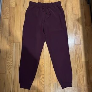 Women’s lululemon OTC joggers. Size 6. Like new.